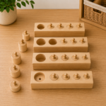 Mini Montessori valčeky na doma z dreva s úchytkami v štyroch blokoch