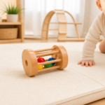 Valček s guľôčkami Educo – Montessori pomôcka na pohyb a sluch / Váleček s kuličkami Educo – Montessori pomůcka na pohyb a sluch